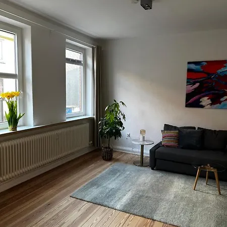 Apartment Grosszuegige 3-zimmer Altbauwohnung *